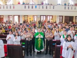Minggu Kasih Kapolri, Kapolres Pasuruan Pererat Silaturahmi dengan Jemaat Gereja Santa Theresia Pandaan