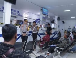 Sapa Pemohon SIM, Kapolres Pasuruan Sosialisasikan Operasi Patuh Semeru 2026