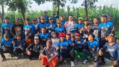 Mas Zaini, Wakil Ketua DPRD Pasuruan yang Mencuri Perhatian di Gowes Sarungan Hari Santri Karangsono